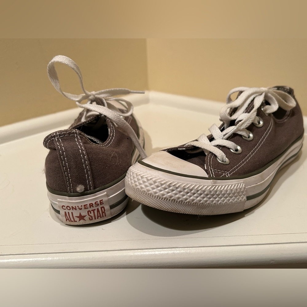 Converse shoes! Size 6!
